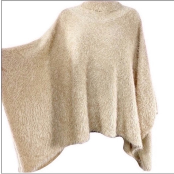 AKEMI + KIN Lara Eyelash Golden Metallic sweater Poncho One Size - Picture 5 of 9